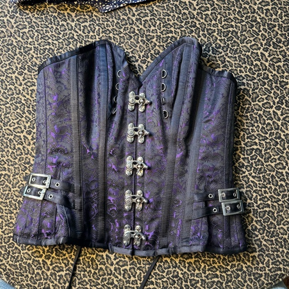 Black and Purple Lace Corset Size 26 - Picture 7 of 14